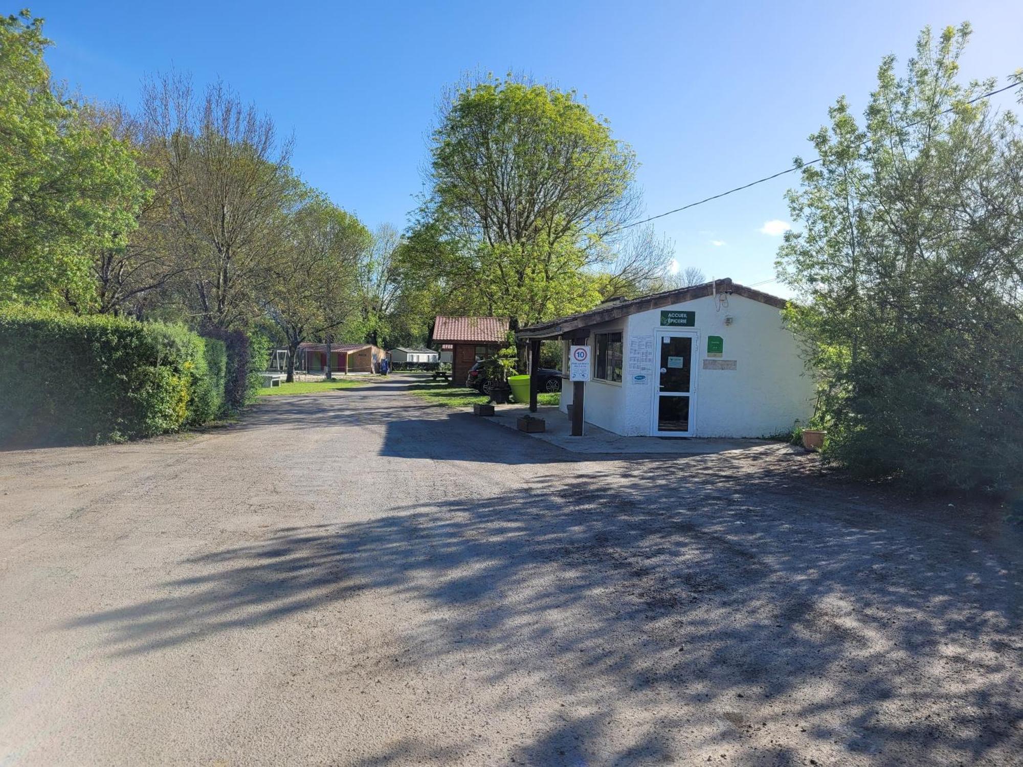 Camping Les 2 Salamandres Arces-sur-Gironde Exterior photo